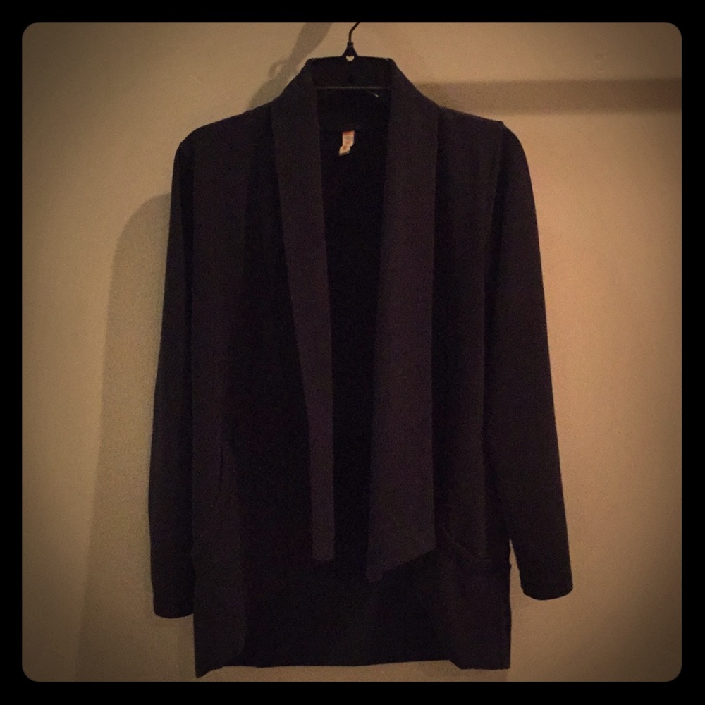 EUC super soft Lucy shawl wrap jacket w pockets
